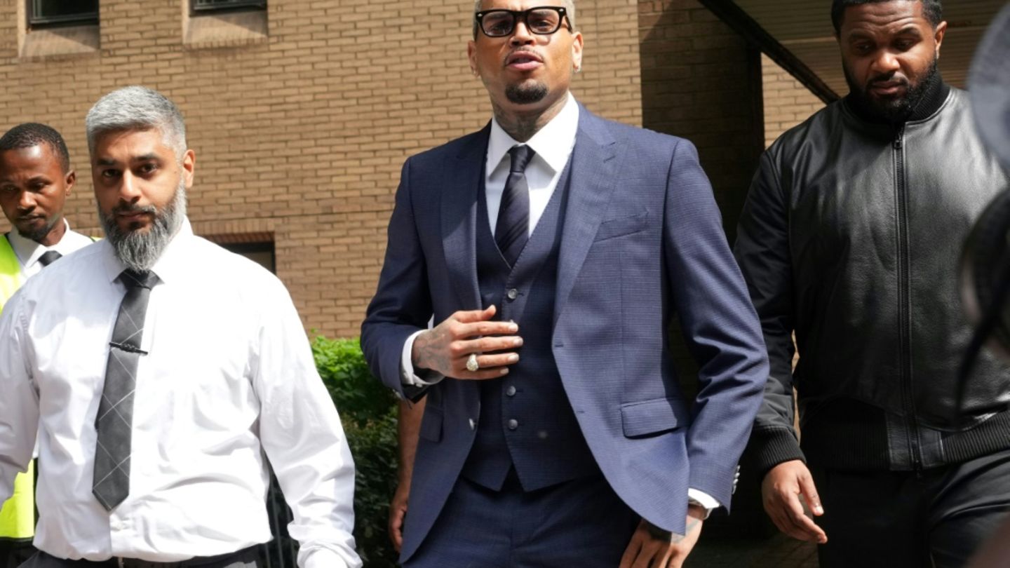 Chris Brown nach der Anhörung in London