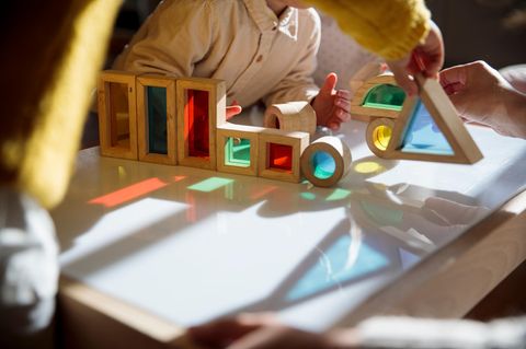 Niklas* brachte seine Kinder gern in die Krippe, weil er dort auf Nina* traf, dann begann die Affäre (Symbolbild)