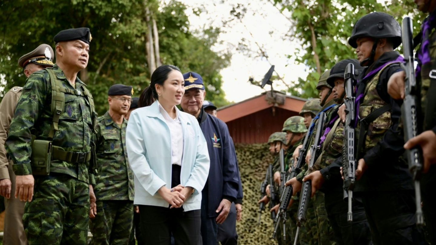 Die Ministerpräsidentin beim Treffen mit dem General