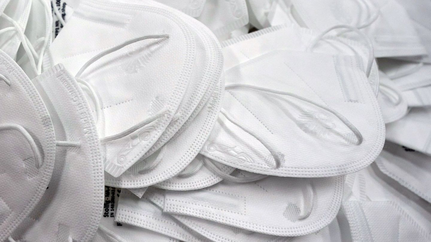 Corona sequences: Committee gets blackened mask report