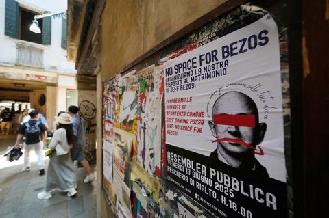 Plakate in Venedig gegen die Hochzeit von Jeff Bezos