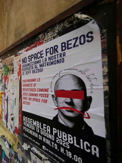 Plakate in Venedig gegen die Hochzeit von Jeff Bezos