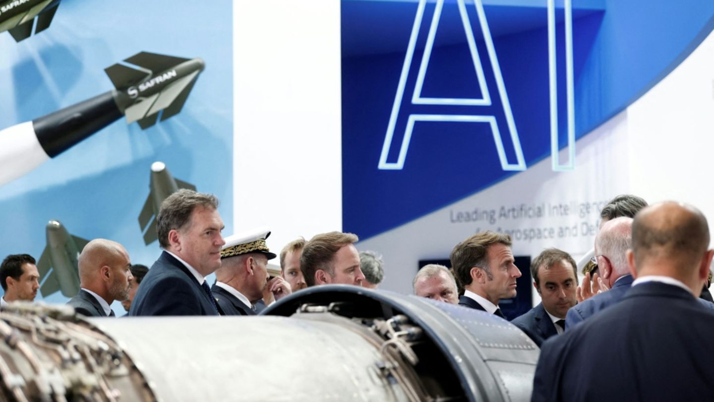 Rüstungsanbieter bei Luftfahrtmesse Le Bouret