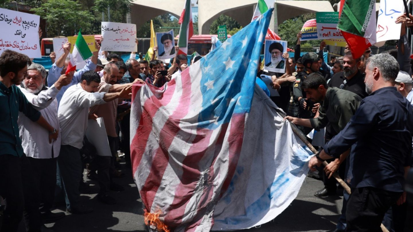 Demonstration in Teheran gegen Israel und die USA