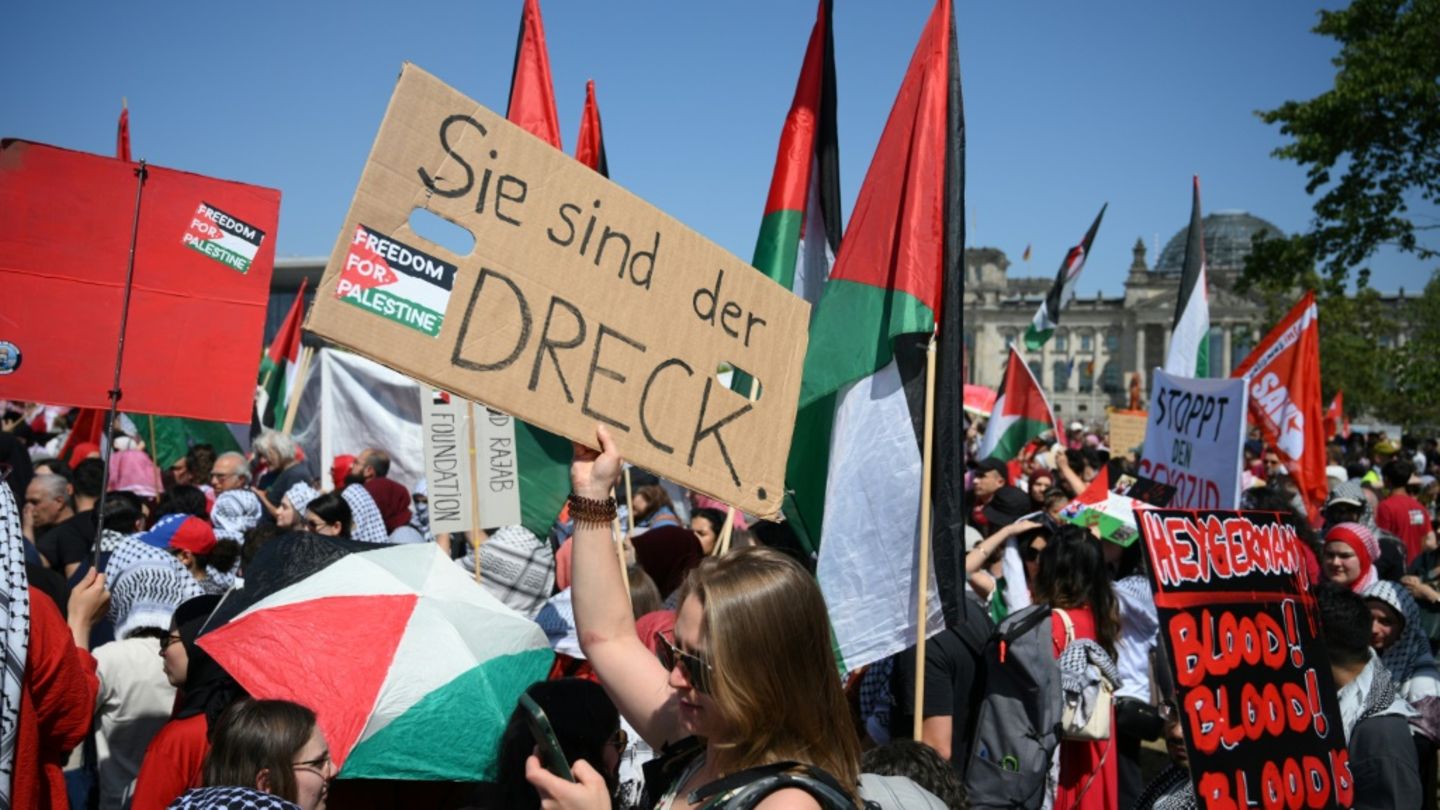 Berlin: Thousands of people protest against Israel’s approach in Gaza