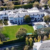 Der Durchsuchungs-Einsatz auf dem Anwesen fand im März 2024 statt. Auf dem riesigen Areal fanden die Ermittler zahlreiche Gegenstände, die in den darauffolgenden Monate ins Interesse der Öffentlichkeit rücken würden