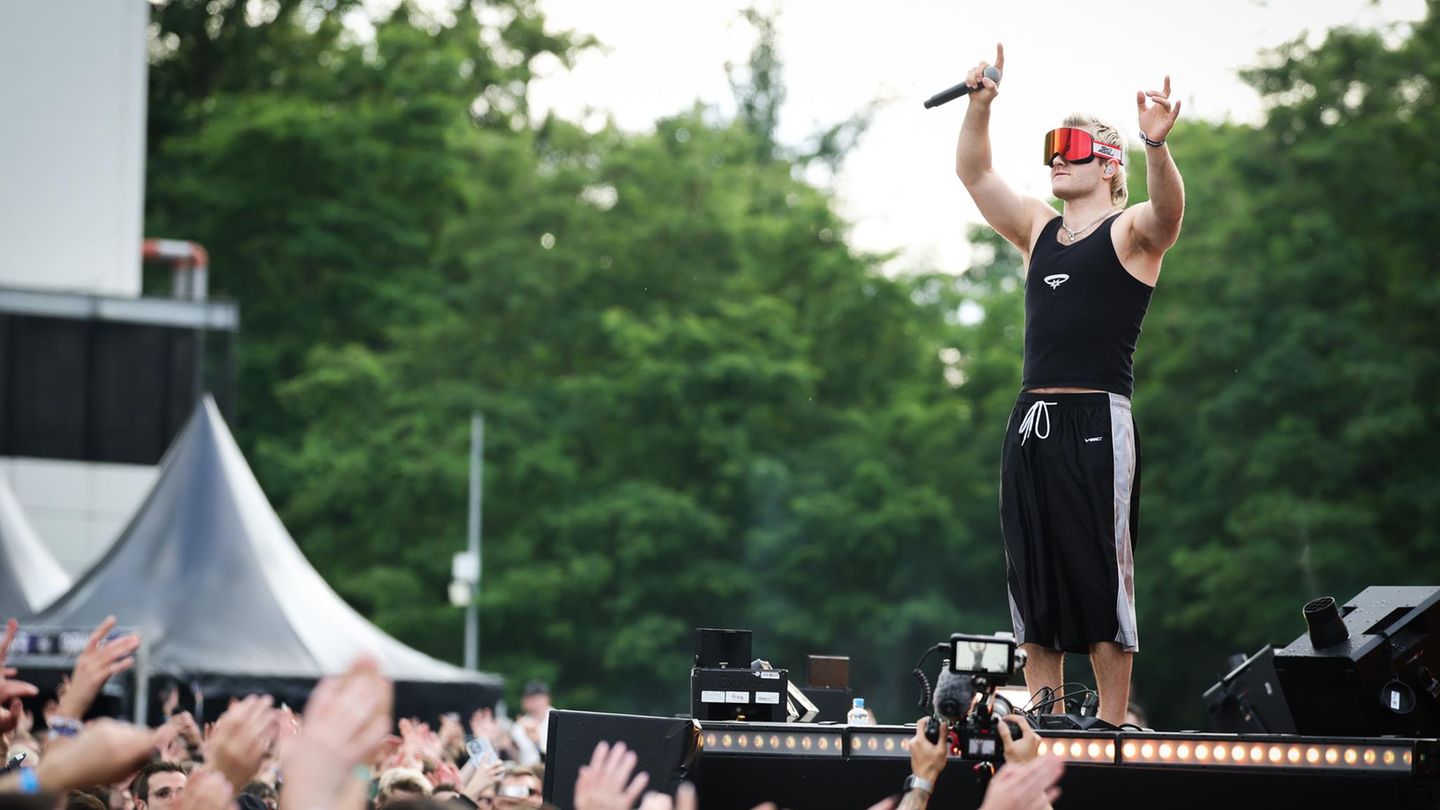 Tritt mit seiner typischen Skibrille auf: Rapper Ski Aggu