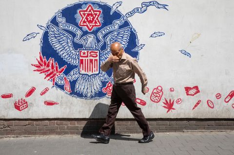 Feindbild: Viele Graffitis in Teheran drohen den USA und Israel, den Erzfeinden des Iran. Doch wozu ist das Regime nach den jüngsten US-Schlägen auf sein Atomprogramm noch fähig?