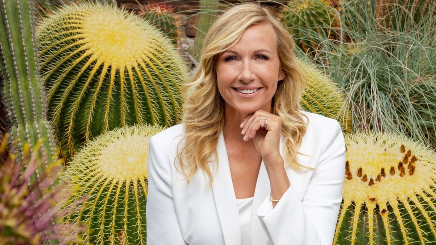 Live pronunciation in the “ZDF television garden”: Andrea Kiewel engaged with partner