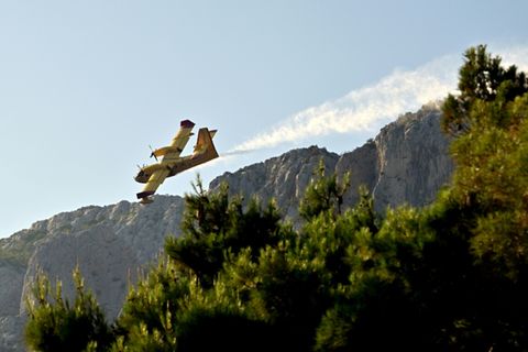 Löschflugzeug bei Omis