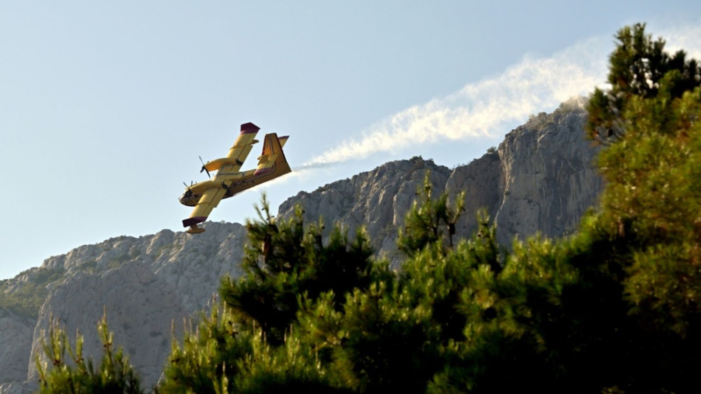 Löschflugzeug bei Omis