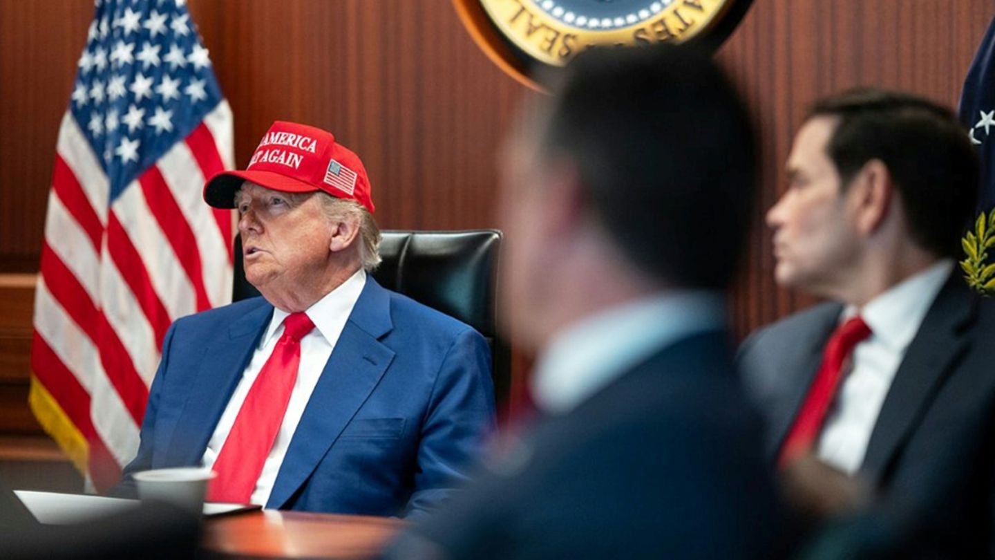 Trump im Lageraum des Weißen Hauses