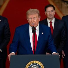 Donald Trump spricht im East Room am 21.06.2025