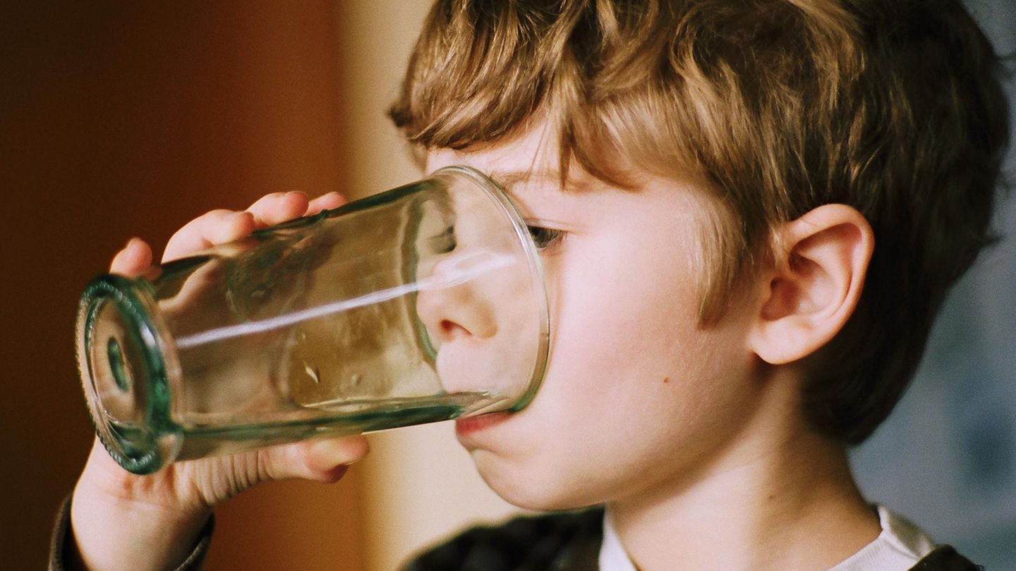 You should really drink so much water on hot days