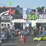 Alles bereit für den großen Freitags-Showdown: Rennleiter Walter Hornung loste die Startreihenfolge für das Top-Qualifying der 17 besten Fahrzeuge aus