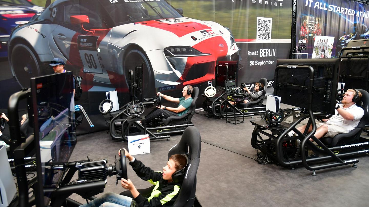 Im Ring-Boulevard sorgte Toyota für "Rennfahrer"-Spaß. Für den besten und schnellsten Fahrer auf dem Fernsehschirm gab es eine Reise nach Berlin zu gewinnen