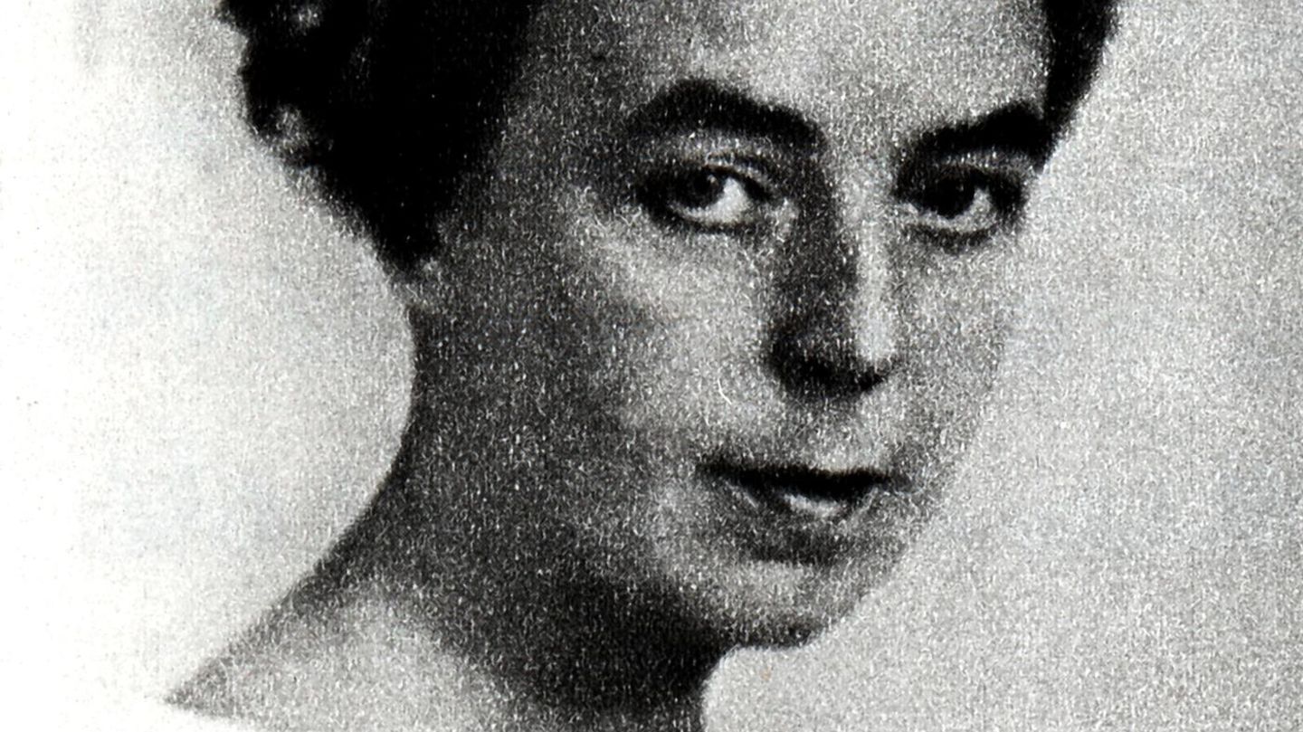 Elisabeth Schragmüller (1887–1940) – Mademoiselle Docteur Porträtfoto einer jungen Frau mit hochgesteckten Haaren, SW-Foto