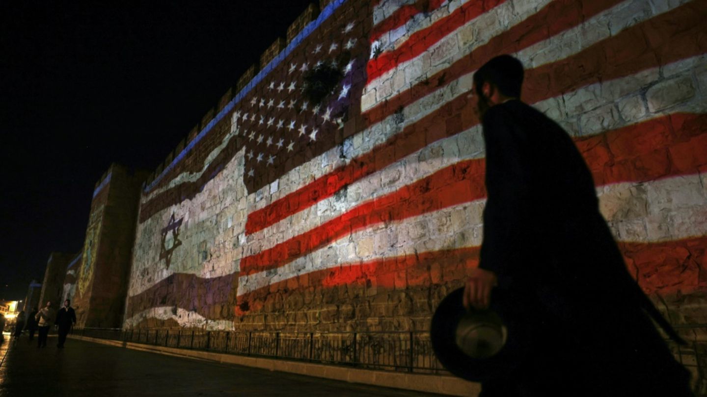 Projektion israelischer und US-Flagge in Jerusalem
