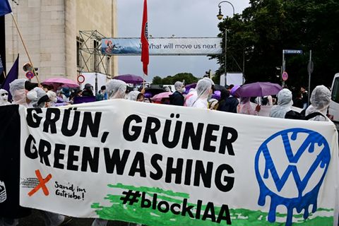 Protest gegen Greenwashing in der Autoindustrie