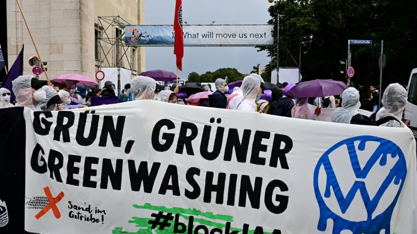 Protest gegen Greenwashing in der Autoindustrie