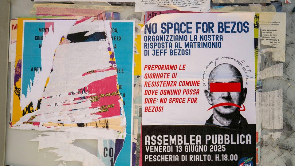 "Kein Platz für Bezos". Plakate mit diesem Slogan hängen überall in Venedig