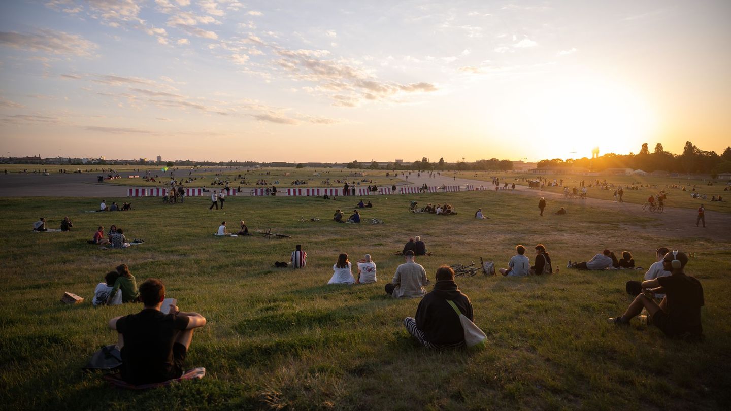 St-dtebau-in-Berlin-Wird-das-Tempelhofer-Feld-bebaut-Wettbewerb-zeigt-Ideen