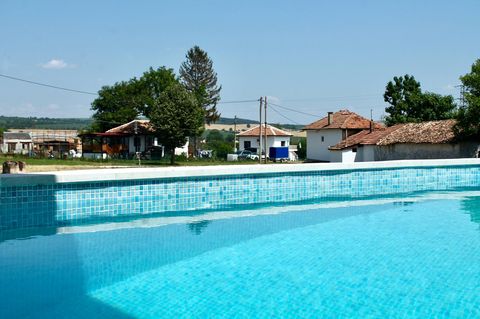 Pool mit Dorfblick in Bulgarien