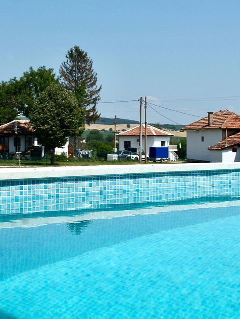 Pool mit Dorfblick in Bulgarien