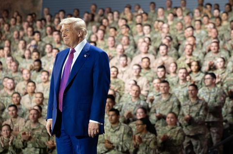 Iran greift die US-Militärbasis in Katar an. Erst vor wenigen Wochen war Donald Trump hier zu Besuch