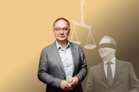 Nico Fried und als Layover im Hintergrund Alexander Dobrindts und eine Waage
