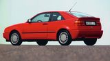 Die Heckansicht auf einen roten VW Corrado