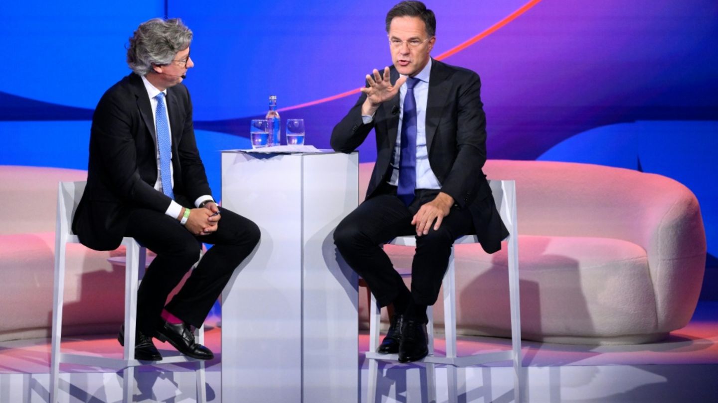 Rutte (r.) am Mittwoch in Den Haag
