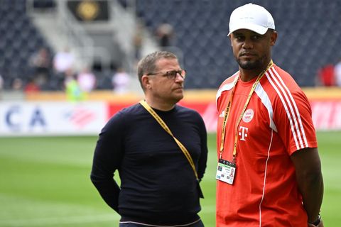 Der Sportvorstand und Trainer Vincent Kompany vor dem ersten Spiel des FC Bayern bei der Klub-WM gegen Auckland City FC