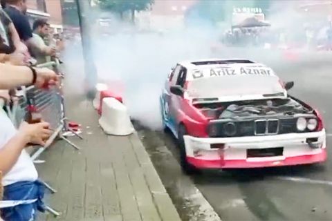 Stunt-Auto rast unkontrolliert in Menschenmenge – neun Zuschauer verletzt