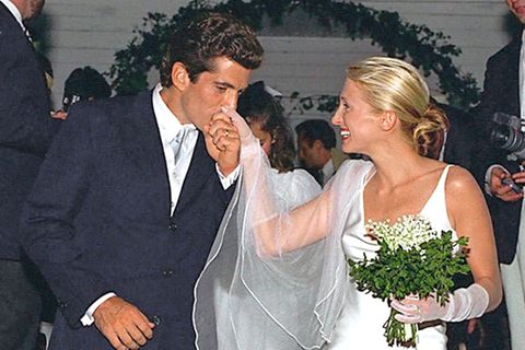 Hochzeitskleid: JFK Jr. bei seiner Hochzeit mit Carolyn Bessette 1996