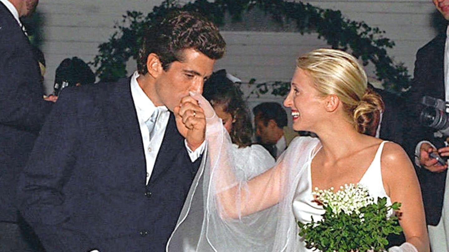 Wedding and wedding dresses: These stars shaped bridal fashion