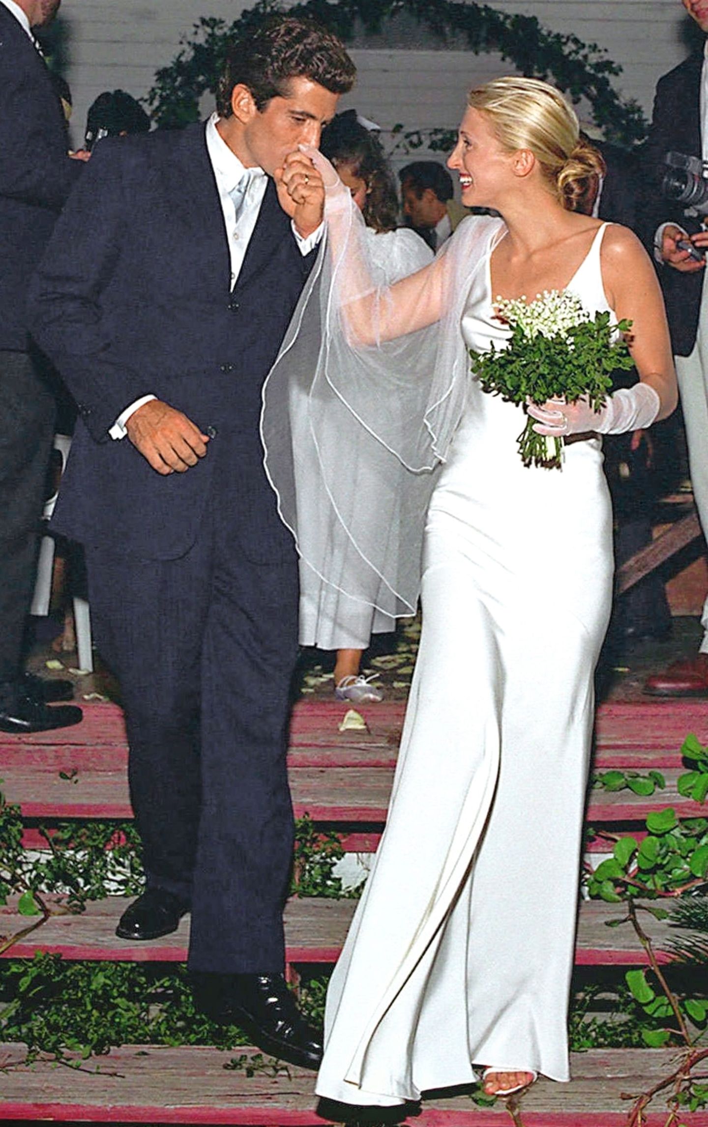 Hochzeitskleid: JFK Jr. bei seiner Hochzeit mit Carolyn Bessette 1996