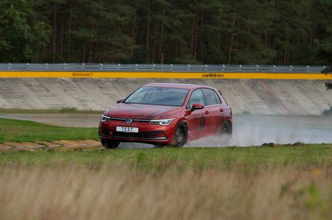 Bei Nässen zeigten sich die Qualitätsunterschiede im ADAC-Test