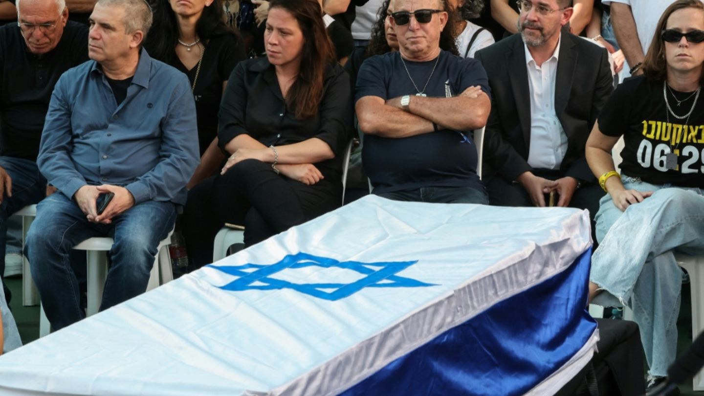 Die Beerdigung der israelischen Geisel Jonathan Samerano