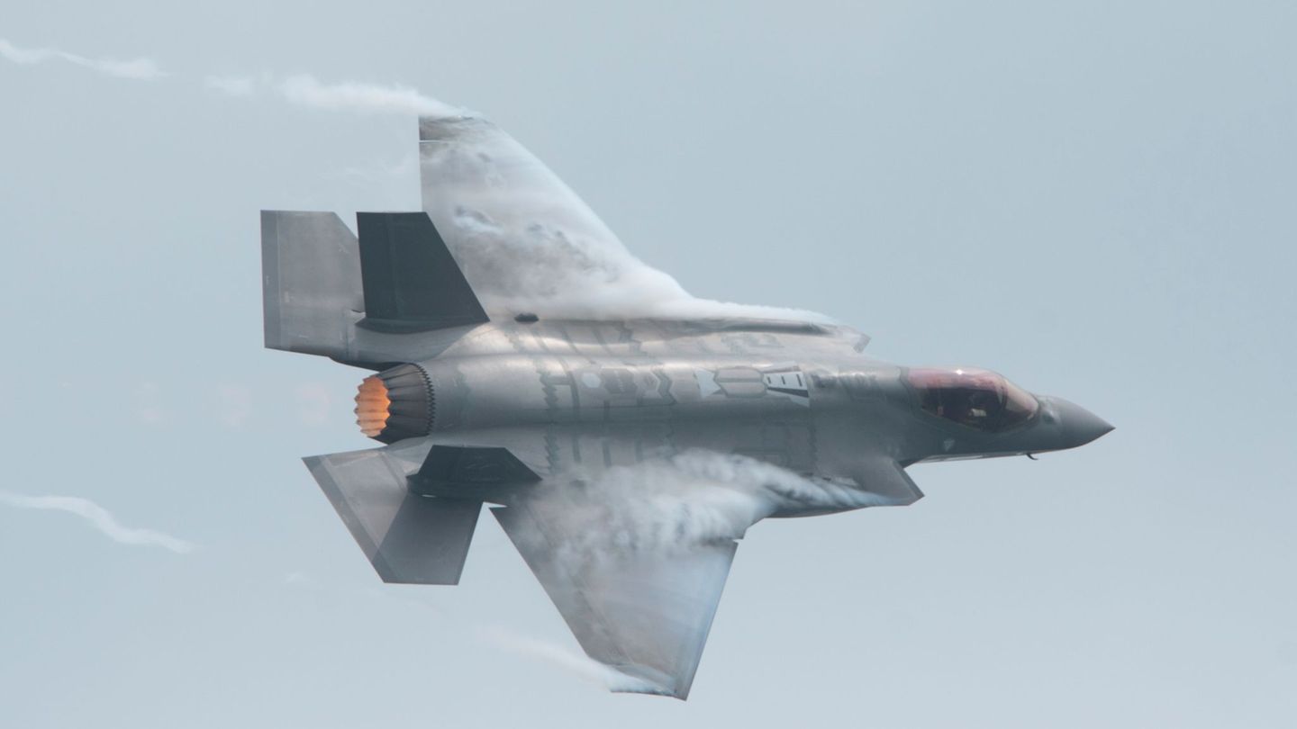 NATO summit: Atomic deterrence: Buy British new high-tech fighting jets NATO summit: Atomic deterrence: Buy British new high-tech fighting jets