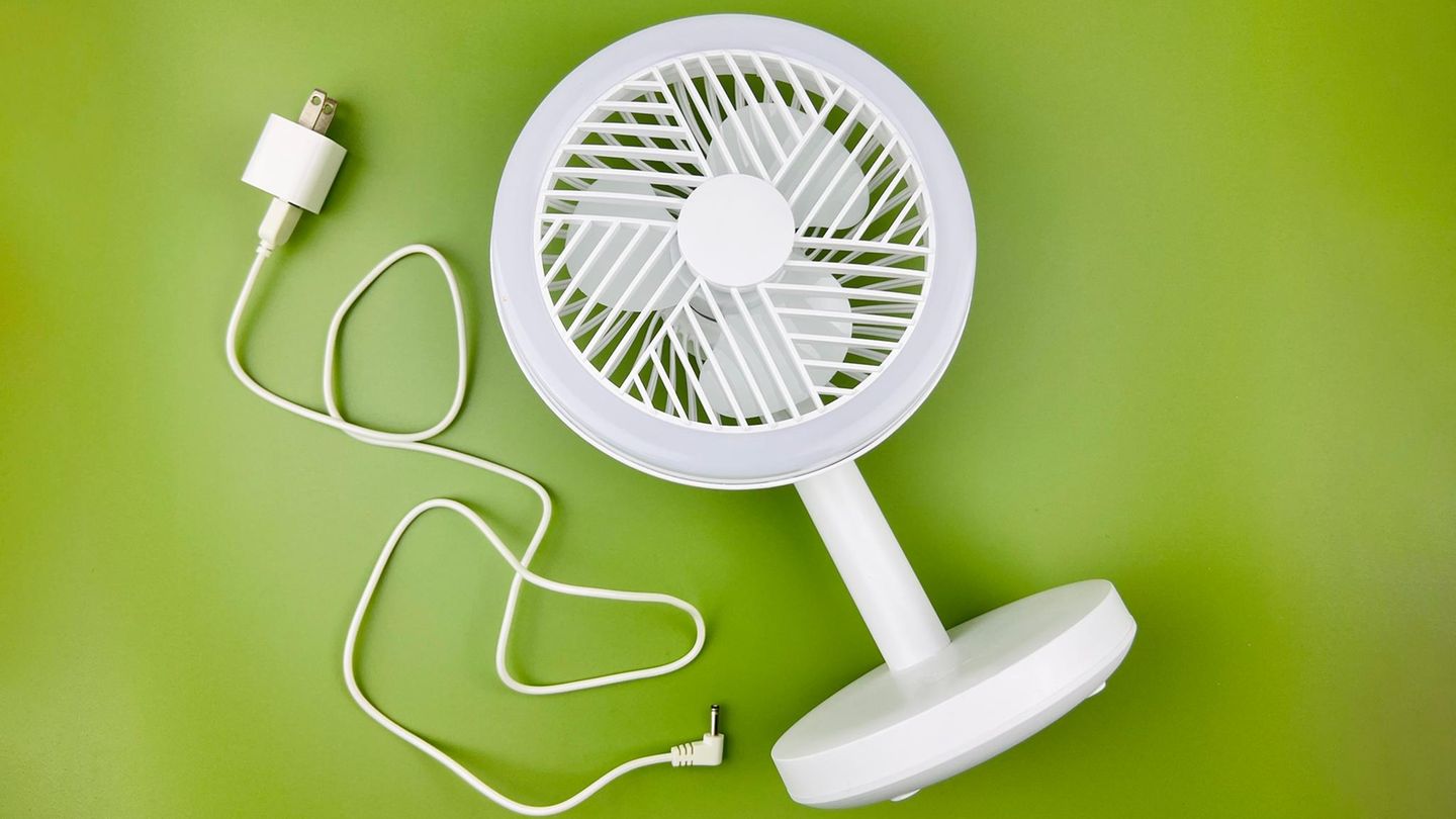 Mini fan for fresh wind 66 % cheaper than usual