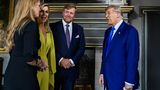 ... plauderte sie etwa mit US-Präsident Donald Trump an der Seite ihrer Eltern