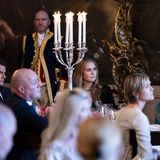 ... saß Prinzessin Amalia beim Abendessen später auch am Tisch, ebenso wie mit der EU-Kommissions-Präsidentin Ursula von der Leyen. Bei der Tisch-Platzierung war diplomatisches Geschick gefragt. 