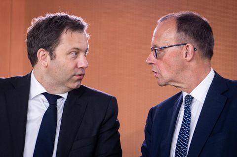 Klingbeil (links) und Merz: In Sachen "Drecksarbeit" uneinig