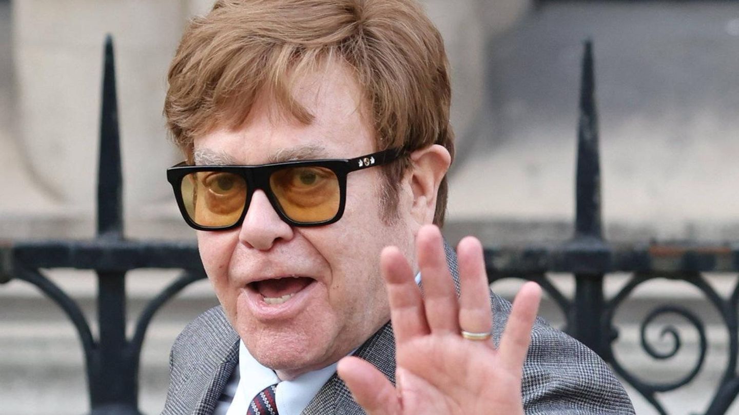 Brooklyn Beckham: Spatonkel Elton John sticks to him at family dispute