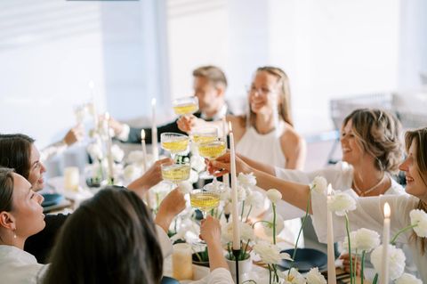 Gäste bei einer Hochzeit (Symbolfoto)