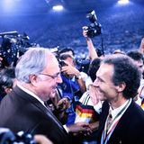 Franz Beckenbauer und Helmut Kohl nach dem WM-Finalsieg von Rom 1990