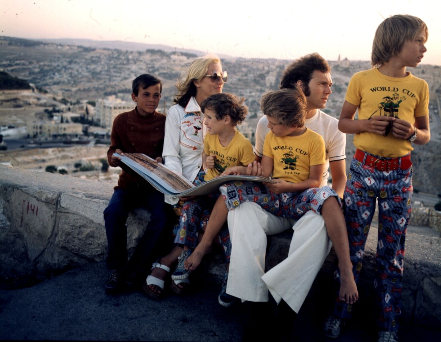 Franz Beckenbauer und seine Familie im Urlaub in Israel, 1973