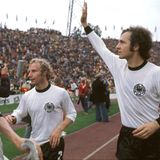 Beckenbauer und Vogts 1974 im Stadion