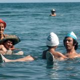Familie Beckenbauer beim Baden im Wasser des Toten Meers